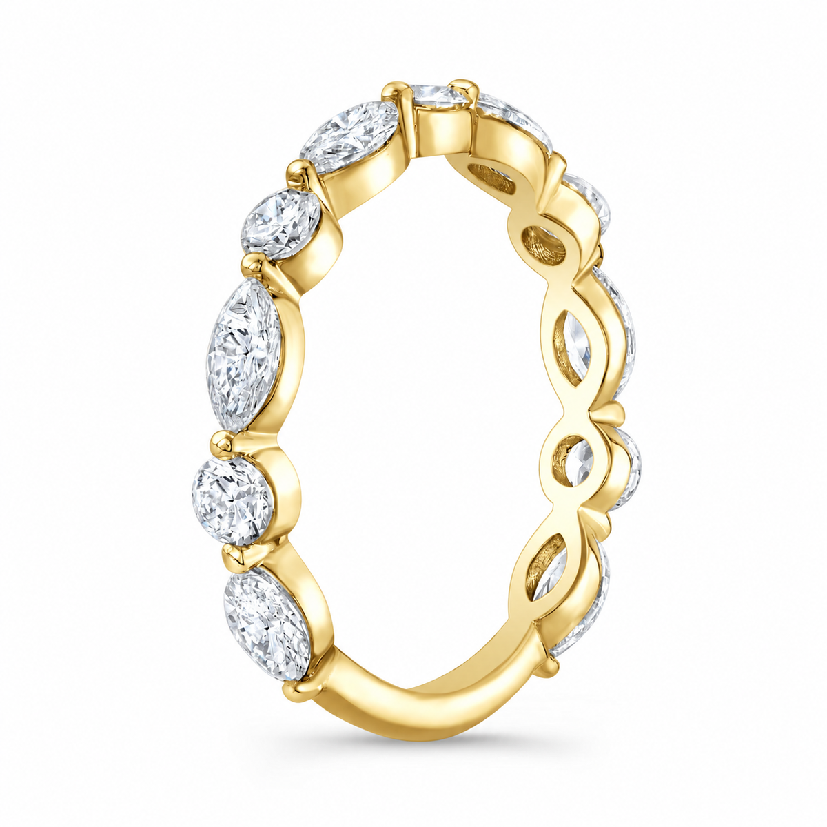 Juliette wedding band in yellow gold - side view